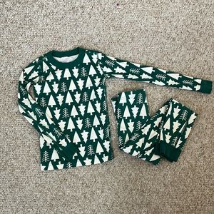 Hanna Andersson holiday/Christmas family matching pajamas size 130/8